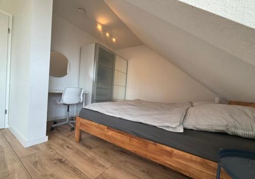 Zentrales, modernes Apartment mit Balkon, Küche & Garage, Drážďany (fotografie 8)