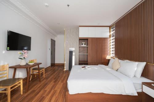 Deluxe Double Room with Balcony image 10