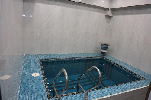 Nur Maskan Hotel - 수영장