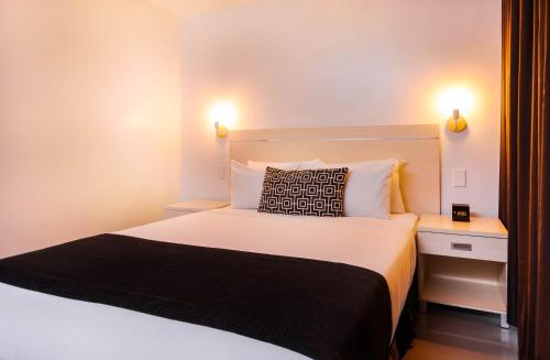 Deluxe Queen Room image 1