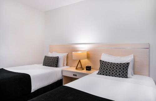 Deluxe Twin Room image 3