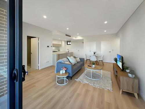 Contemporary 2BR with Balcony & Parking near Airport