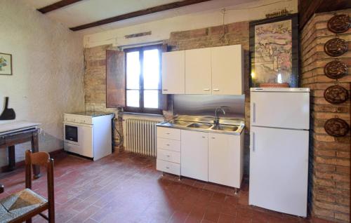 virtuve, Cozy Apartment In Croce Di Castiglione in Monte Santa Maria Tiberina
