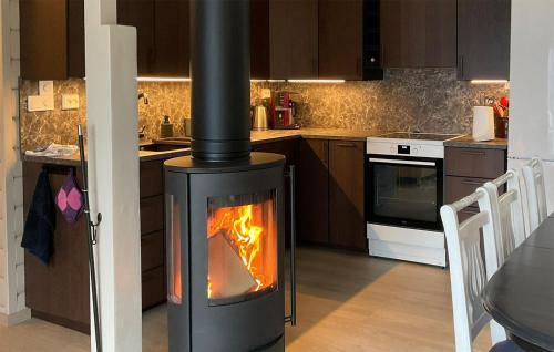 virtuve, Amazing Home In Forsand With Wifi in Forsand