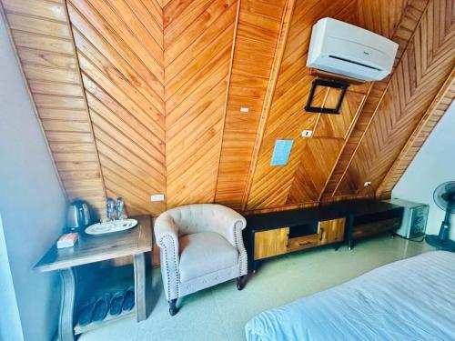 1 queen bed