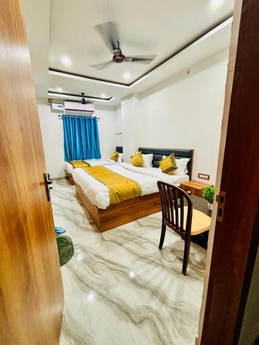 Hotel Ashray Inn near Maharaja Banaras Vidya Mandir Museum