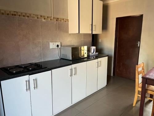 AS contractors accommodation in 布朗賀斯特