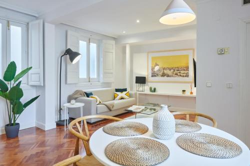 Apartment room in Apartamento III Alcalá-Retiro. Ideal parejas