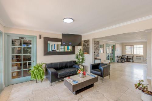 Előcsarnok, Hotel Avenida - Oceanside Camp Pendleton in Oceanside (Kalifornia)