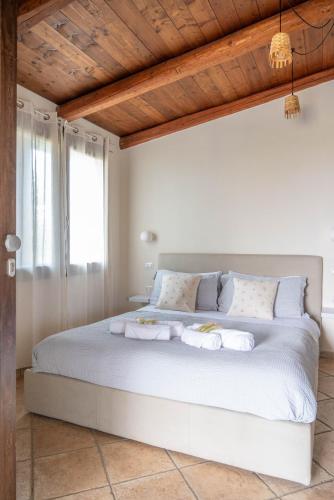 1 king bed, 1 sofa bed