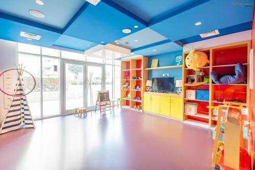 Bnbeyond's Artsy Canal-View Studio in the Heart of BBay, Dubaï (photo 3)