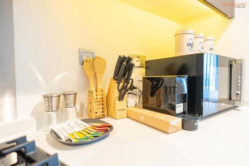 Bnbeyond's Artsy Canal-View Studio in the Heart of BBay, Dubaï (photo 6)