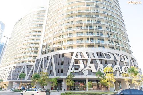 Bnbeyond's Artsy Canal-View Studio in the Heart of BBay, Dubaï (photo 8)