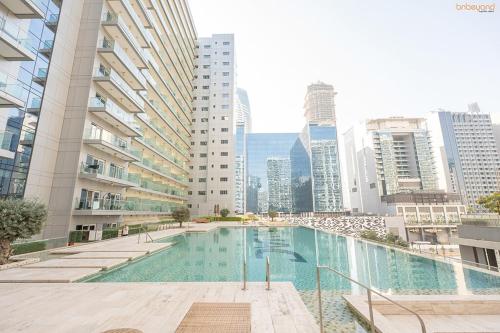 Bnbeyond's Artsy Canal-View Studio in the Heart of BBay, Dubaï (photo 9)