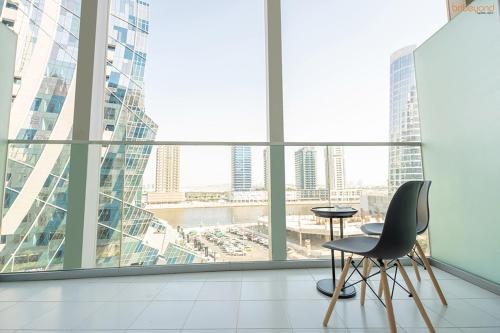 Bnbeyond's Artsy Canal-View Studio in the Heart of BBay, Dubaï (photo 10)