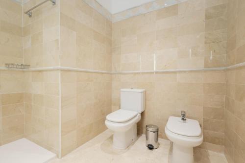 Apartment with large private terrace and panoramic sea views in Elviria Hills Marbella - image 4