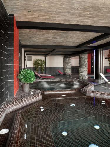 Hot tub, CGH Residences & Spas Le Telemark in Les Almes