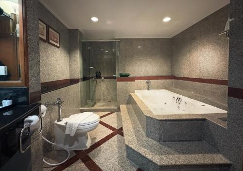 room detail thumbnail 2