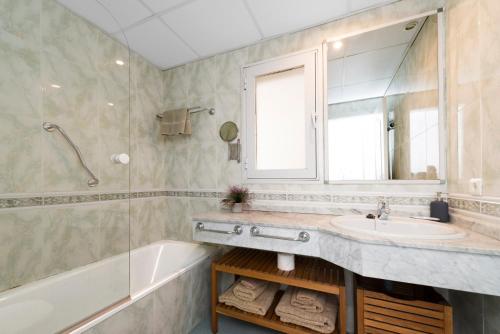 Luxurious 2 Bedroom Apartment in Medina Garden - Puerto Banús - image 12