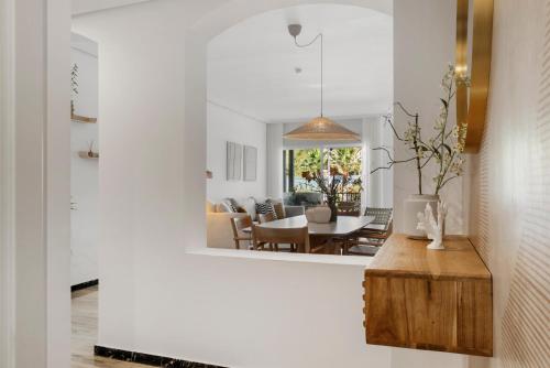 Luxurious 2 Bedroom Apartment in Medina Garden - Puerto Banús - image 4