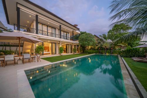 Luxury 5br Canggu Villa - Pool, Jacuzzi, Walk Beach & Cook Included - Canggu