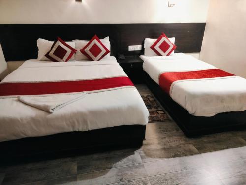 Double Room with Balcony image 5