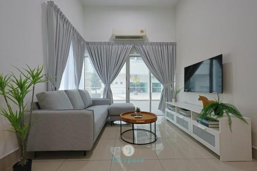 Instaworthy 2B2B - 6 pax - F&B & Mart - Chan Sow Lin, Kuala Lumpur