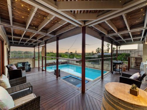 Halls Head Hideaway With Pool Near Beach & Town