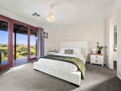 Halls Head Hideaway With Pool Near Beach & Town