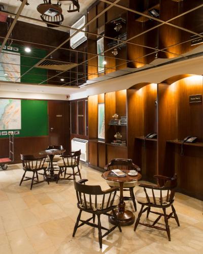 Sala de estar / sala de TV, The Mayflower Hotel in Beirute