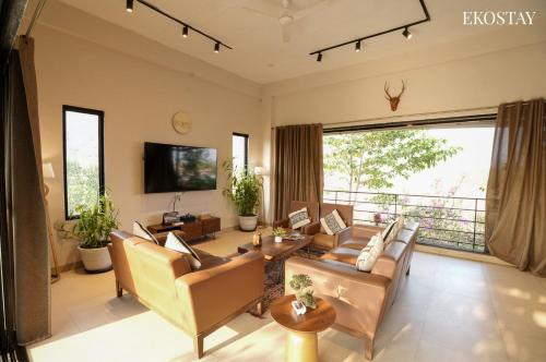 Shared lounge/TV area, Casa Vayu 3 BHK - EKOSTAY in Gold Valley