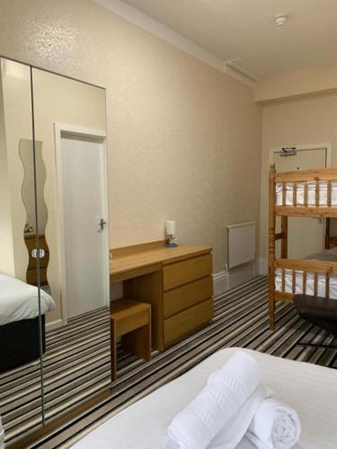 Wave Crest Hotel - image 8