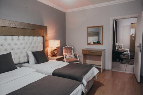 4 twin beds