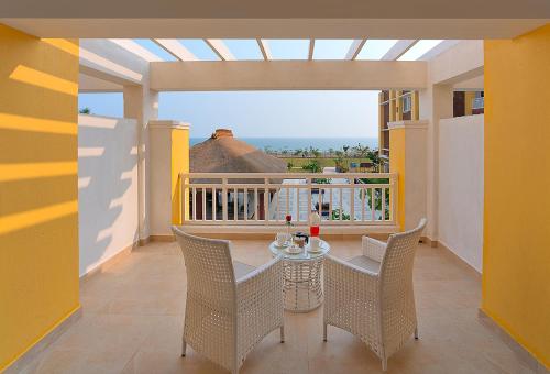 Balcony/terrace, Mayfair Waves Resort in Puri