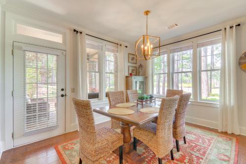 Lakefront Oconee Vacation Rental with Patio and Views! in 格林斯伯勒