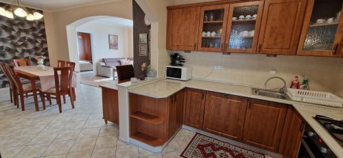 ห้องครัว, Tamási Villa (Tamasi Villa) in บาลาตองมาเรียฟูร์โด