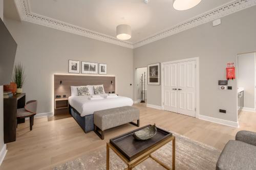 Destiny Scotland George IV Apartments - image 8