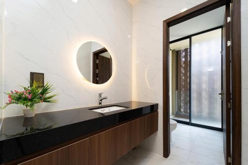 The Global City - Real Value