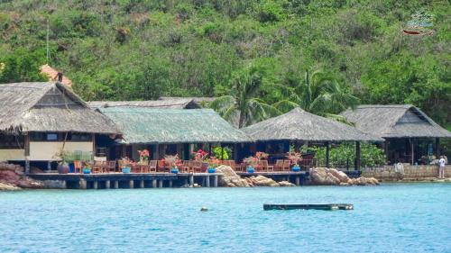 Whale Island Resort