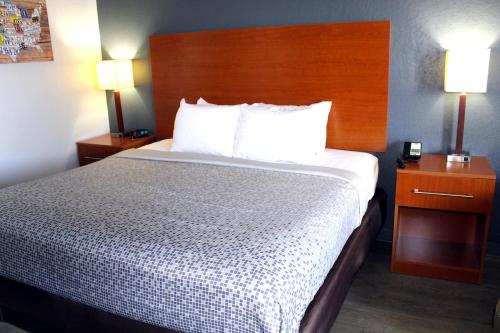 Econo Lodge Franklin - image 11