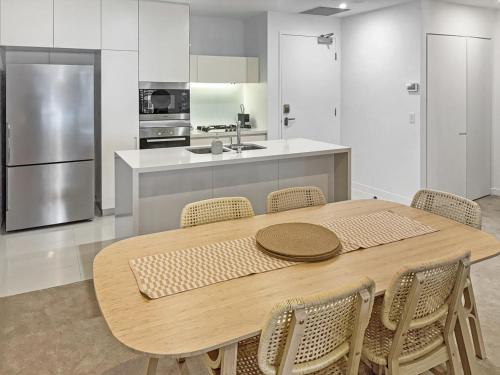 Two-Bedroom Deluxe Apartment with Balcony image 7