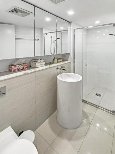 Two-Bedroom Deluxe Apartment with Balcony image 6