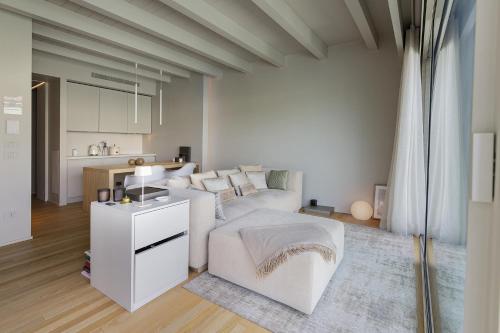 1 queen bed, 1 sofa bed