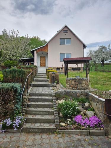2 bedrooms, 8 beds