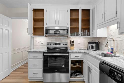 Cozy Cottage for 6 Pet Fenced in وودستوك