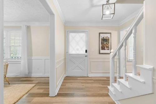 Cozy Cottage for 6 Pet Fenced - image 14