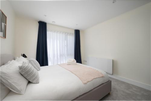 2 Bedroom Serviced Apartment, Chelsea & Fulham, Winter Balcony, Luxury high spec finish, London (photo 4)