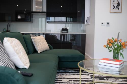 2 Bedroom Serviced Apartment, Chelsea & Fulham, Winter Balcony, Luxury high spec finish, London (photo 6)