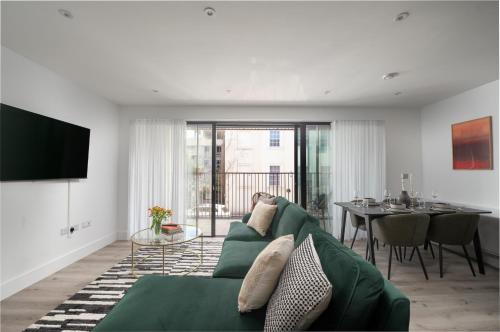 2 Bedroom Serviced Apartment, Chelsea & Fulham, Winter Balcony, Luxury high spec finish, London
