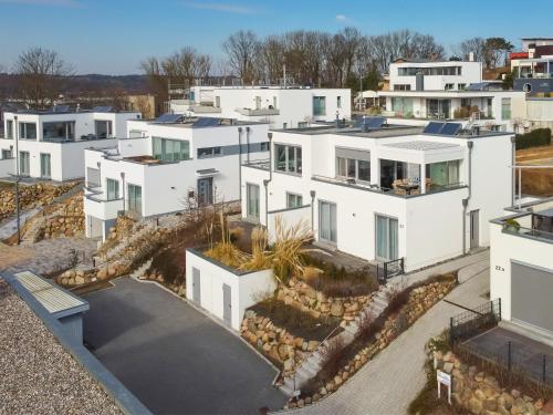 Exterior view, Ostsee-Traumferienwohnungen Villa Meeresbrise - mit Wallbox, großzugiger Dachterrasse & modernem Kom in Ostseebad Binz